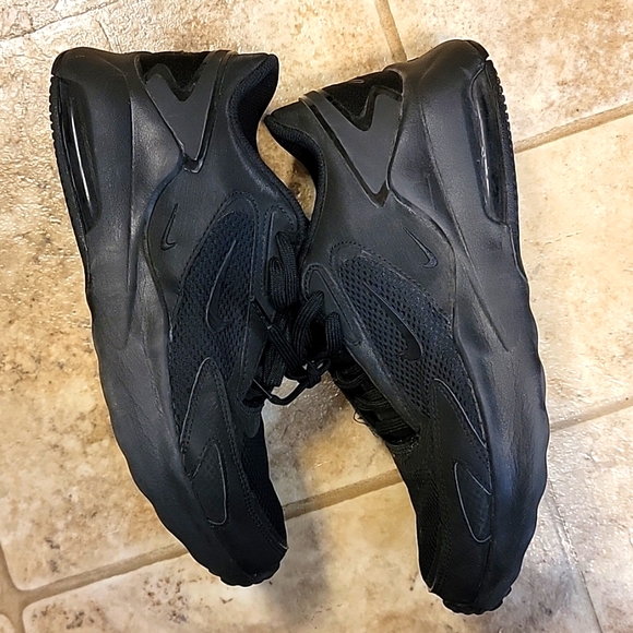 NikeAir Triple Black Size US 8.5 - Picture 3 of 6